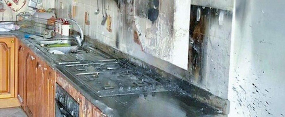 Gioia Tauro, scoppia incendio in un’abitazione: carabinieri e polizia salvano una coppia di anziani