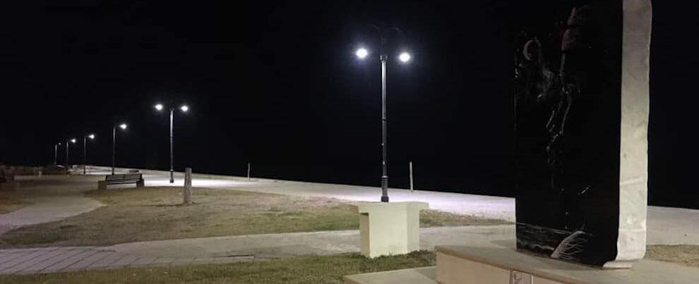 Più luce e consumi ridotti: sul lungomare di Caulonia installati i nuovi fari al led