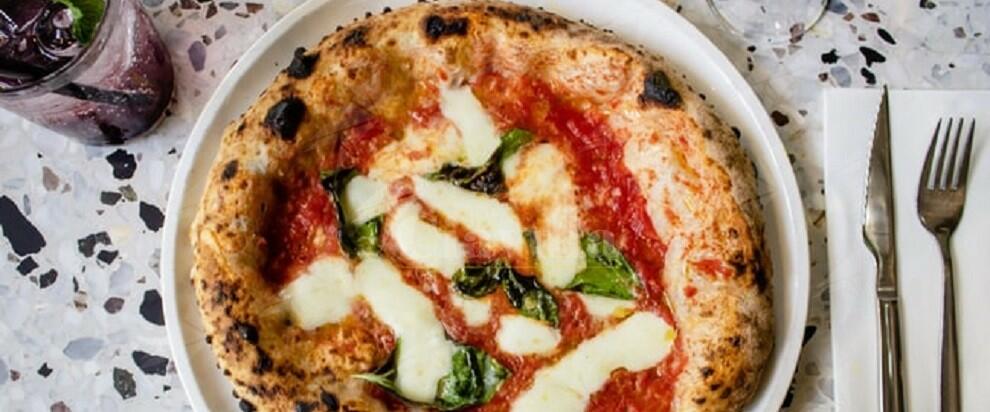 In 60 in un locale a consumare pizze, raffica di denunce a Reggio Calabria