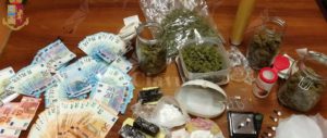 Maxi sequestro di stupefacenti, smantellato il casolare della marijuana, 7 pusher arrestati item-thumbnail