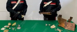 Rubano oggetti sacri in chiesa ma vengono scoperti e denunciati item-thumbnail