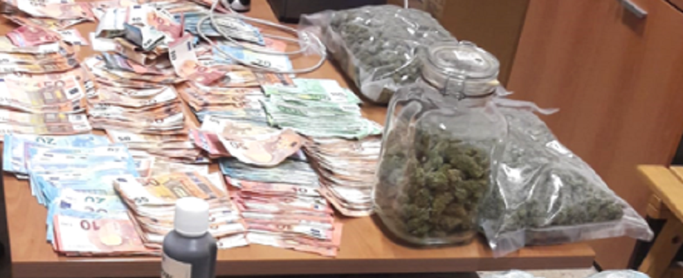 Arrestato spacciatore trovato in possesso di oltre 2 kg di droga e 27 mila euro in contanti