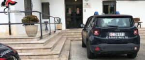 Ruba gioielli e fucili a casa dell’ex, ma perde un bracciale e viene scoperto. Arrestato insieme ad un altro complice item-thumbnail