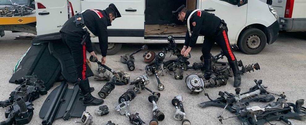 Sorpresi con centinaia di pezzi di ricambi d’auto di “dubbia provenienza”, due persone denunciate