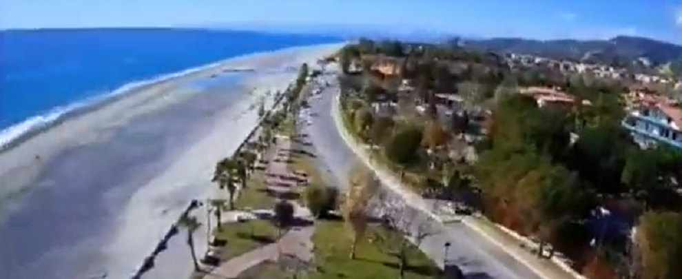 In volo sul lungomare di Caulonia – video