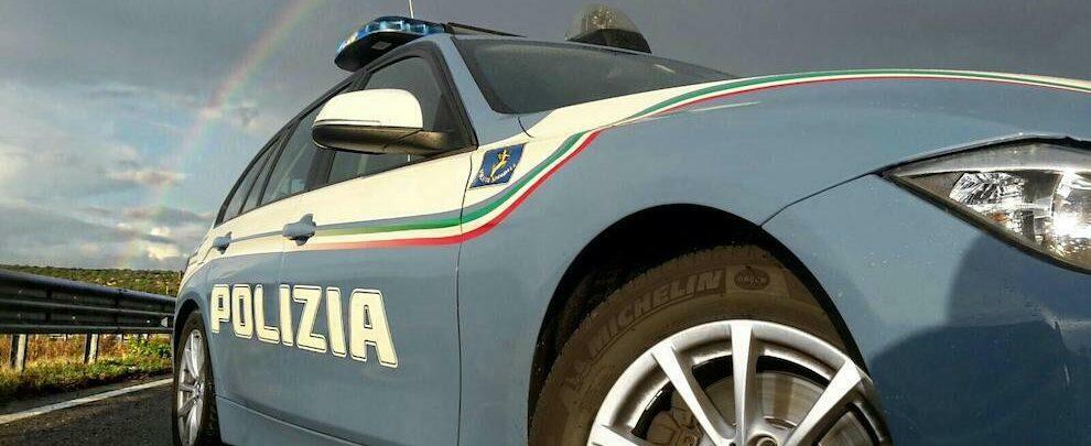 Palmi, beccati in auto con la droga: due persone in manette