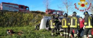 Perde il controllo dell’auto e si ribalta. Necessario l’intervento dell’elisoccorso item-thumbnail