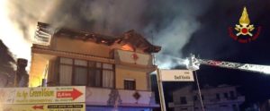 Scoppia incendio in un appartamento, intervengono i vigili del fuoco item-thumbnail