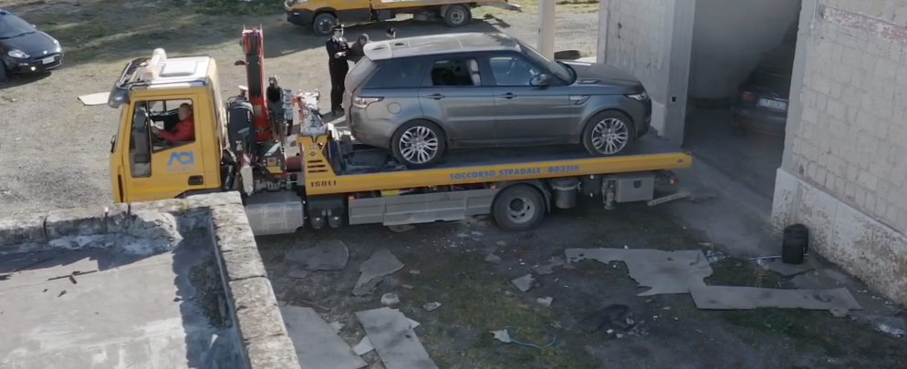 Auto rubate nel Nord Italia ritrovate in un casolare, due persone fermate