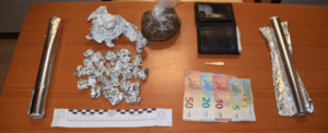 Blitz nella baraccopoli: tre persone sorprese a confezionare droga item-thumbnail