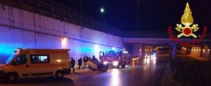 Incidente: perde il controllo dell’auto e finisce nella corsia opposta item-thumbnail