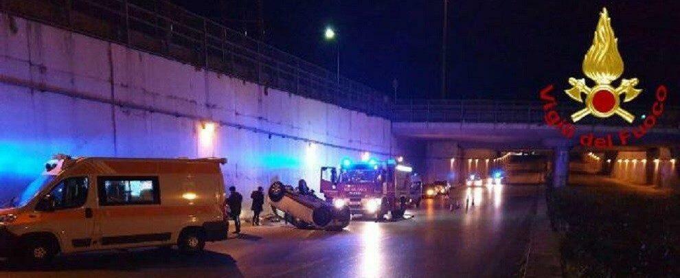 Incidente: perde il controllo dell’auto e finisce nella corsia opposta