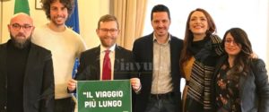 Sardine dal Ministro per il Sud. “Oggi inauguriamo una nuova stagione di politica sardina” item-thumbnail