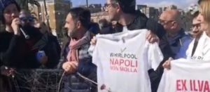Sardine a Taranto con operai Whirlpool ed Ex ILVA. Santori: “Siamo nella stessa rete” item-thumbnail