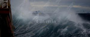 Paura a Scilla, colpita da una violenta mareggiata item-thumbnail