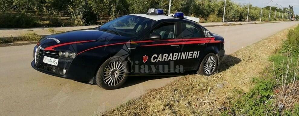 Sfreccia a folle velocità per le vie del paese e ignora l’ALT dei carabinieri. Arrestato dopo un lungo inseguimento