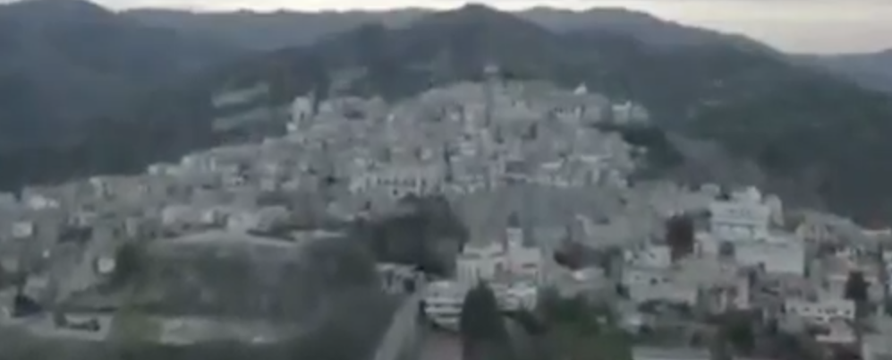 Veduta aerea di Caulonia superiore – video
