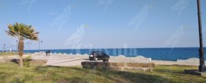 Automobile parcheggiata in pieno anfiteatro sul lungomare di Caulonia. Interviene la polizia municipale – video item-thumbnail
