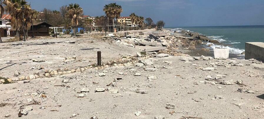 Caulonia: il lungomare in alcuni tratti è distrutto