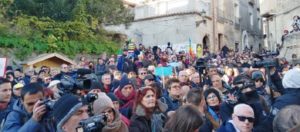 Sardine contro Trifoli: “Sospende i diritti dei più poveri, prima agli Italiani” item-thumbnail