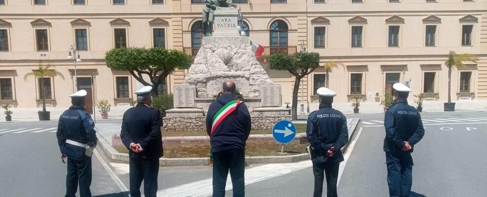 Sindaco di Locri: “Respingiamo al mittente gli insulti dei comunisti locali, non temiamo l’arroganza dei novelli partigiani”