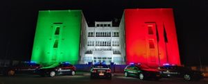 Locri, il tricolore illumina la caserma dei carabinieri item-thumbnail