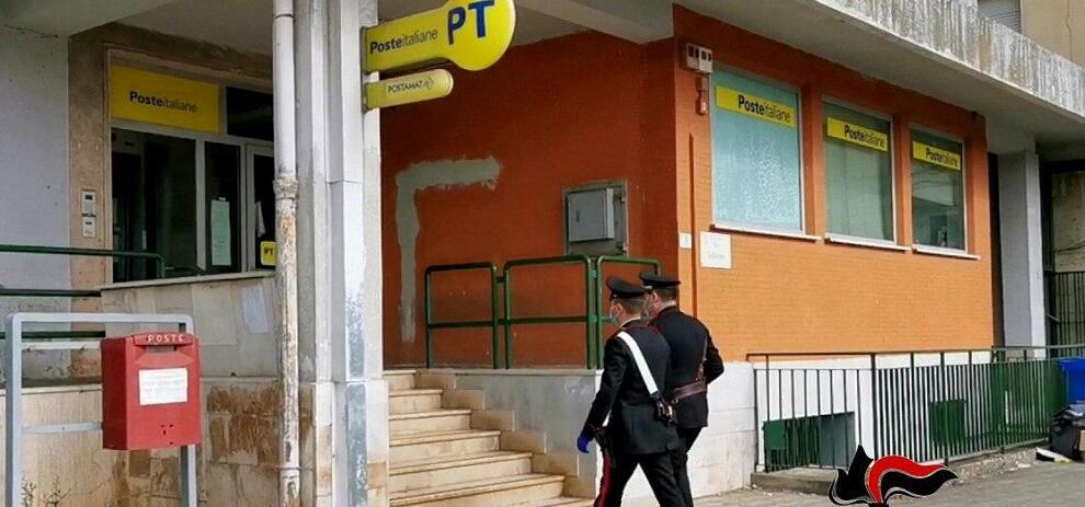 I carabinieri di Taurianova consegnano a domicilio pensioni ad anziani e Tablet ai giovani studenti
