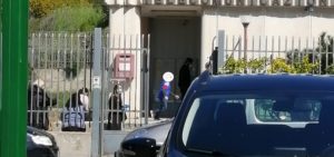 A Caulonia troppe persone fuori casa: file dovunque item-thumbnail