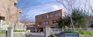 Col volto coperto irrompe al pronto soccorso brandendo una mazza di ferro: panico nella notte in Calabria item-thumbnail