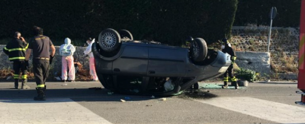 Tremendo incidente stradale a Bova, auto si ribalta sulla S.S. 106