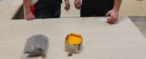 Nascondeva marijuana in un cassetto della cucina, in manette un cinquefrondese item-thumbnail