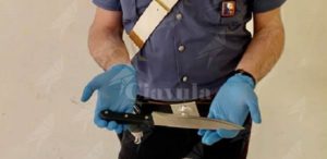 Minaccia la madre con un coltello da cucina, arrestata item-thumbnail