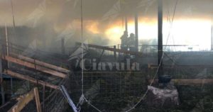 Incendio in stalla e fiamme. In corso le operazioni di spegnimento item-thumbnail