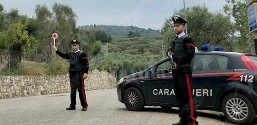 Ruba uno scooter e nella fuga travolge il comandante dei carabinieri. Arrestato 19enne