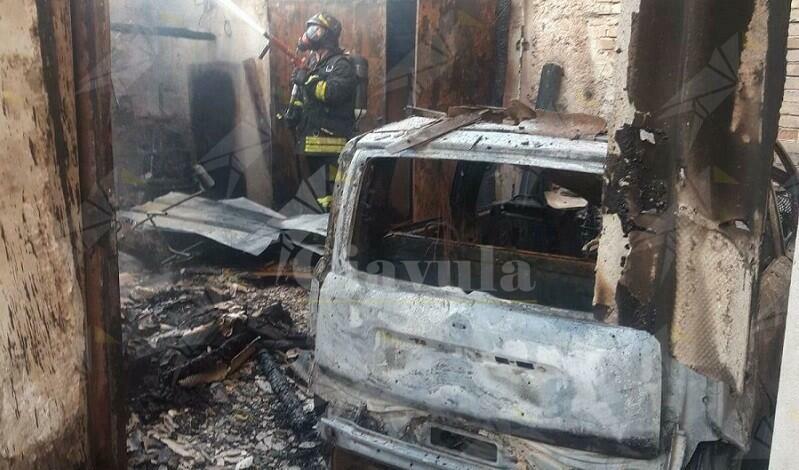 Scoppia incendio in un box auto. Provvidenziale l’intervento dei vigili del fuoco