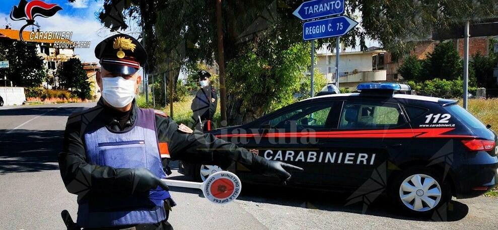 Forza un posto di blocco, inseguito dai carabinieri per 9 km, da Bovalino a Bianco