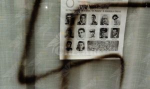 Sede Pd imbrattata con una svastica. I nazisti cercano di uscire dalle fogne item-thumbnail