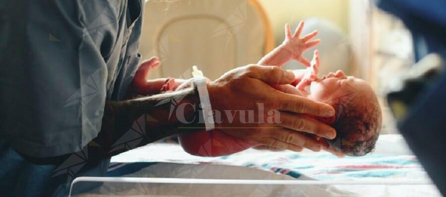 Donna positiva al covid 19 partorisce in Calabria una bambina sana