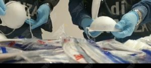 Coronavirus, sequestrati in un magazzino farmaci arrivati in aiuto dalla Cina. Giro d’affari per 5 milioni di euro item-thumbnail