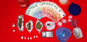 Calabria: sorpreso in possesso di marijuana e cocaina. Arrestato per detenzione ai fini di spaccio di sostanze stupefacenti item-thumbnail