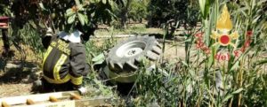Tragedia in Calabria, si ribalta col trattore e finisce in un canalone. Morto un 73enne item-thumbnail