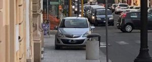 Locri, il sindaco Calabrese premia un automobilista per il “parcheggio più intelligente del mese” item-thumbnail