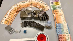 Trovato in possesso di due kg e mezzo di hashish, cocaina e MDMA. Arrestato item-thumbnail