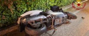 Tragico incidente tra auto e scooter, muore un ragazzo di 17 anni item-thumbnail