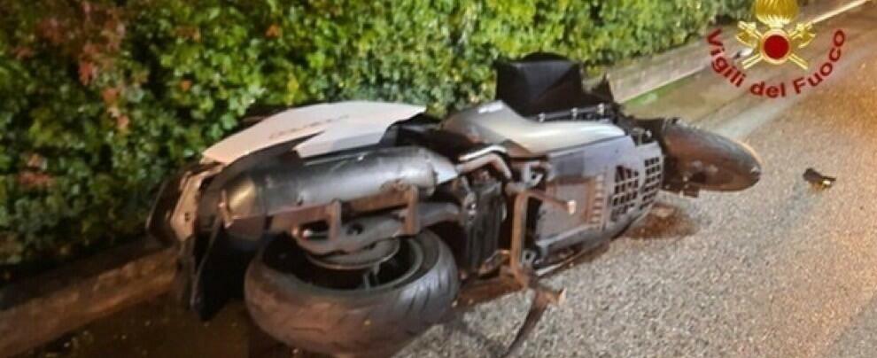 Tragico incidente tra auto e scooter, muore un ragazzo di 17 anni