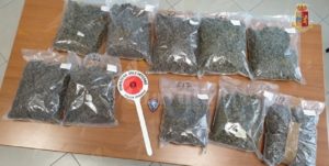 Calabria: beccati in auto con 5 kg di marijuana, arrestati item-thumbnail