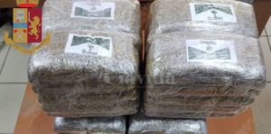 Nascondeva 4 kg di hashish nel bidone della raccolta differenziata. Arrestato item-thumbnail