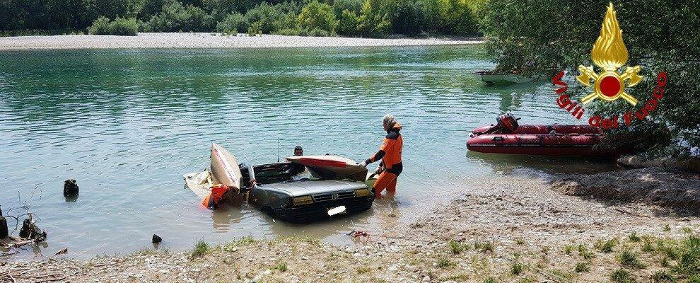 Recuperata dai vigili del fuoco un’auto finita in un fiume