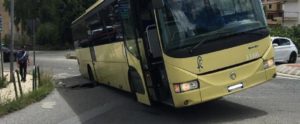Paura in Calabria, ruota del bus finisce in una voragine item-thumbnail