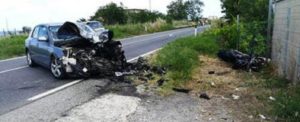 Incidente mortale sulla statale 106, terribile scontro tra auto e moto item-thumbnail